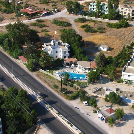 פליראקי Dolphin Apartments מראה חיצוני תמונה