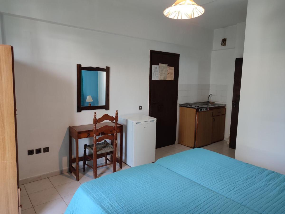 פליראקי Dolphin Apartments מראה חיצוני תמונה