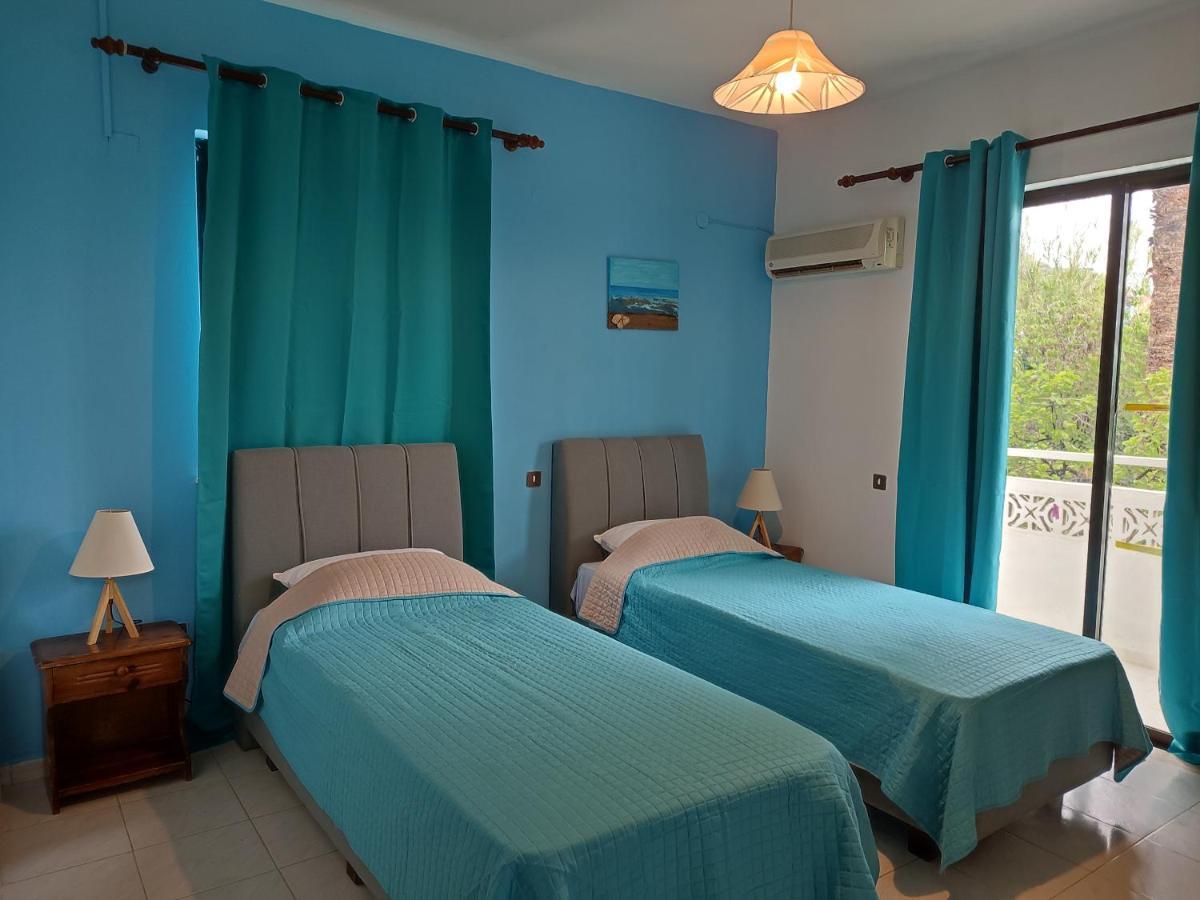 פליראקי Dolphin Apartments מראה חיצוני תמונה