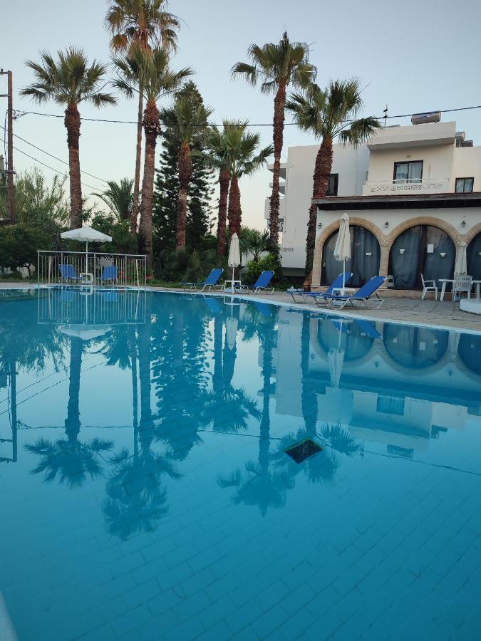פליראקי Dolphin Apartments מראה חיצוני תמונה